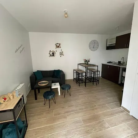Caen Le Port : Superbe Appartement Refait A Neuf Exterior photo